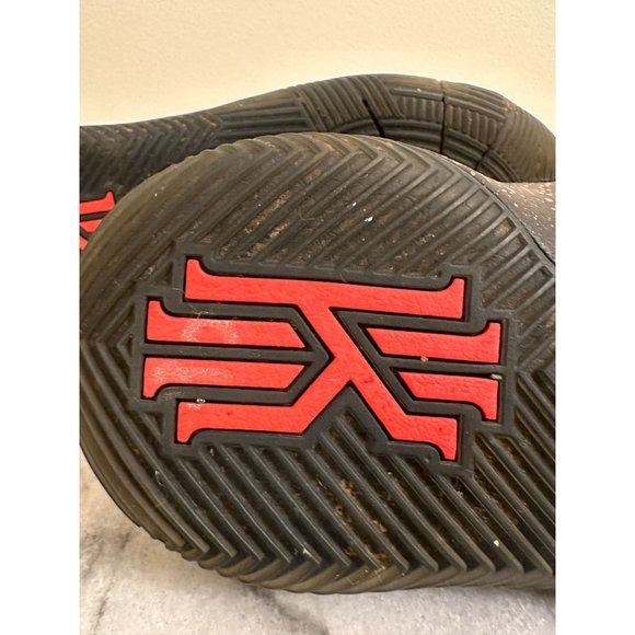 Nike Kyrie Basketball 🏀 Black Speckle Sneakers size 5.5Y (laces not included) - Picture 10 of 14